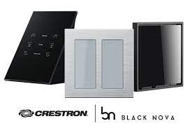 Die schwarzen Nova-Taster und -Touchscreens verkörpern die Verschmelzung von exquisitem italienischen Design, hochwertigen Materialien und innovativer Technologie. Sie sind in drei verschiedenen Kollektionen erhältlich.